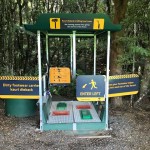 So sehen die Desinfektionsstationen vor dem Betreten eines Kauri-Waldes aus.